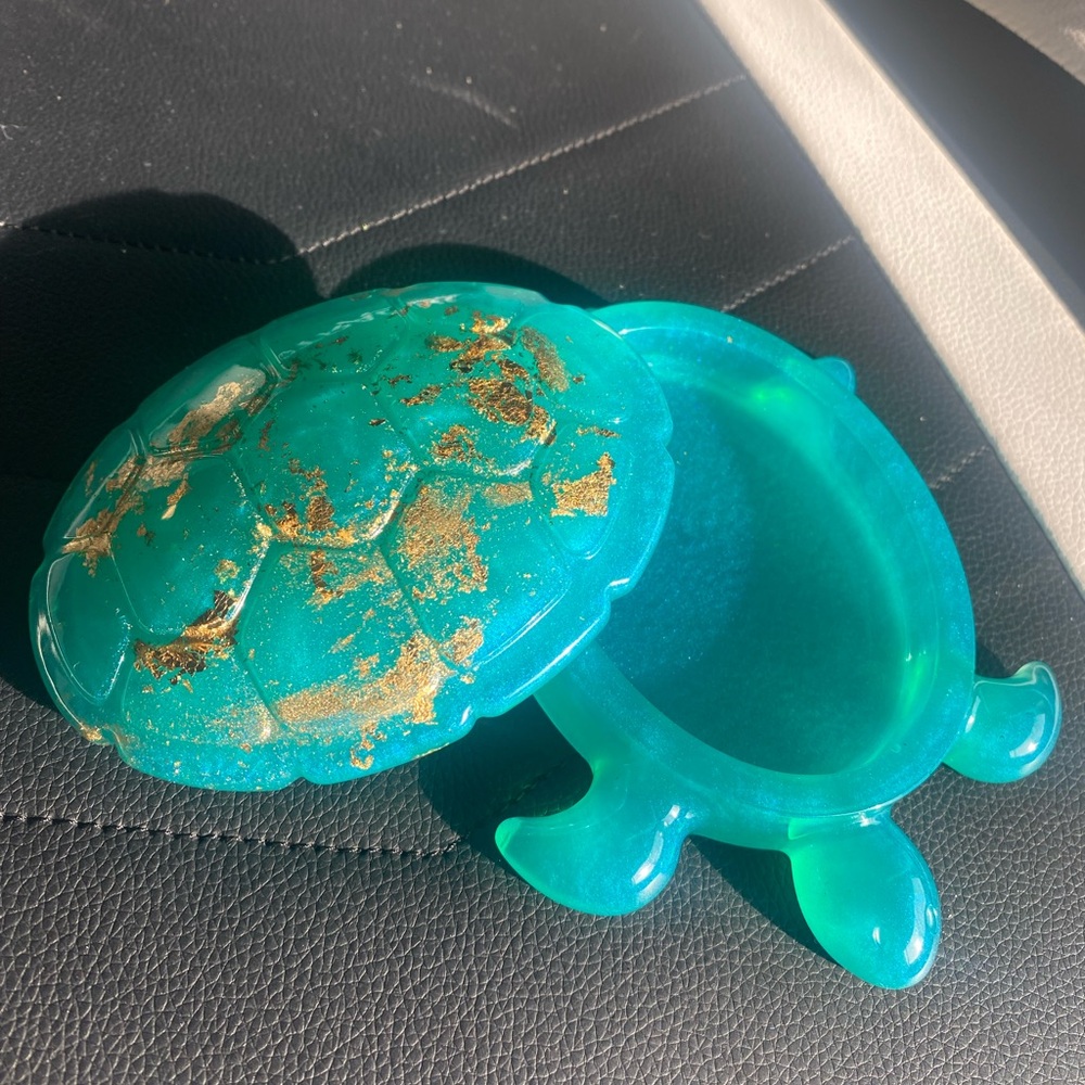 Turtle-Shaped Jewelry Organizer in Teal and Gold